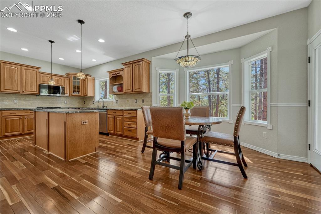 Image 9 of 50: Kitchen