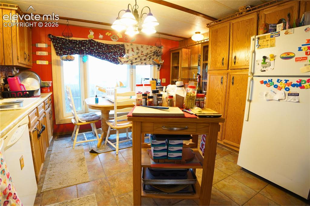 Image 15 of 47: Kitchen
