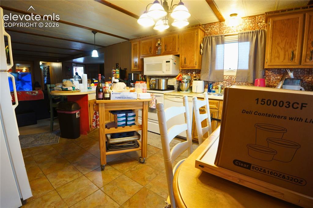 Image 16 of 47: Kitchen