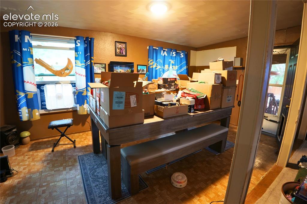Image 17 of 47: Dining Area
