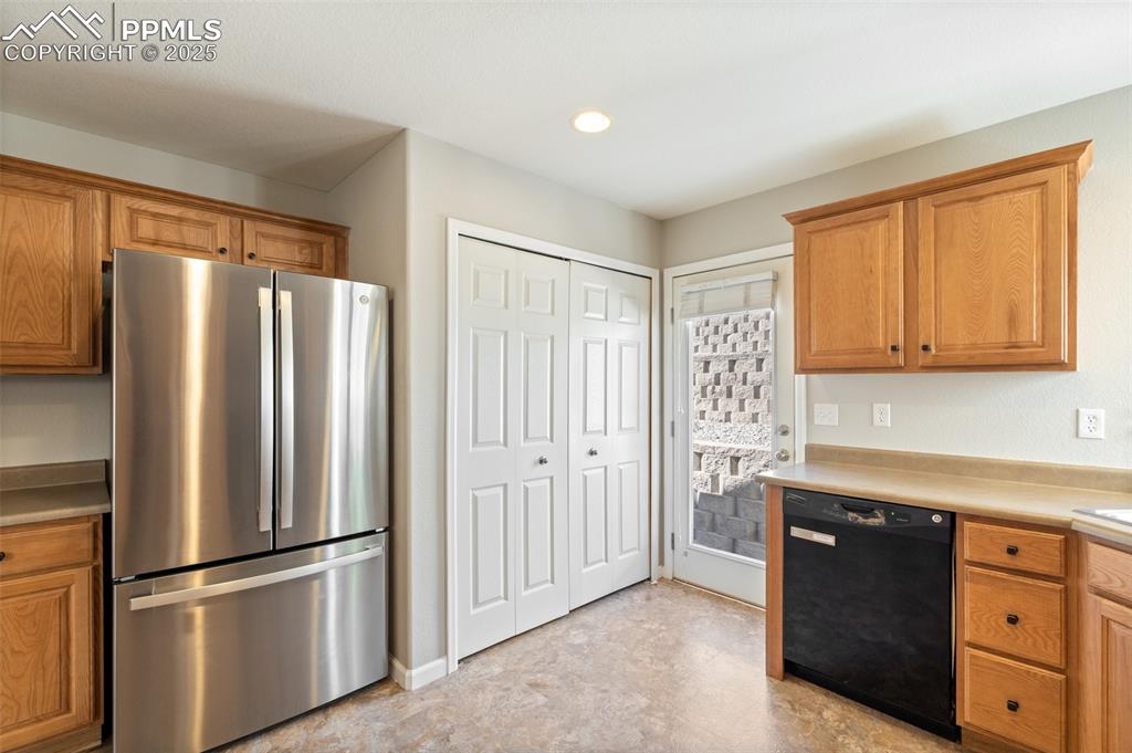 Image 13 of 38: Kitchen