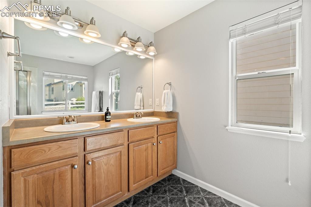 Image 25 of 38: Dual vanities and a large wall mirror
