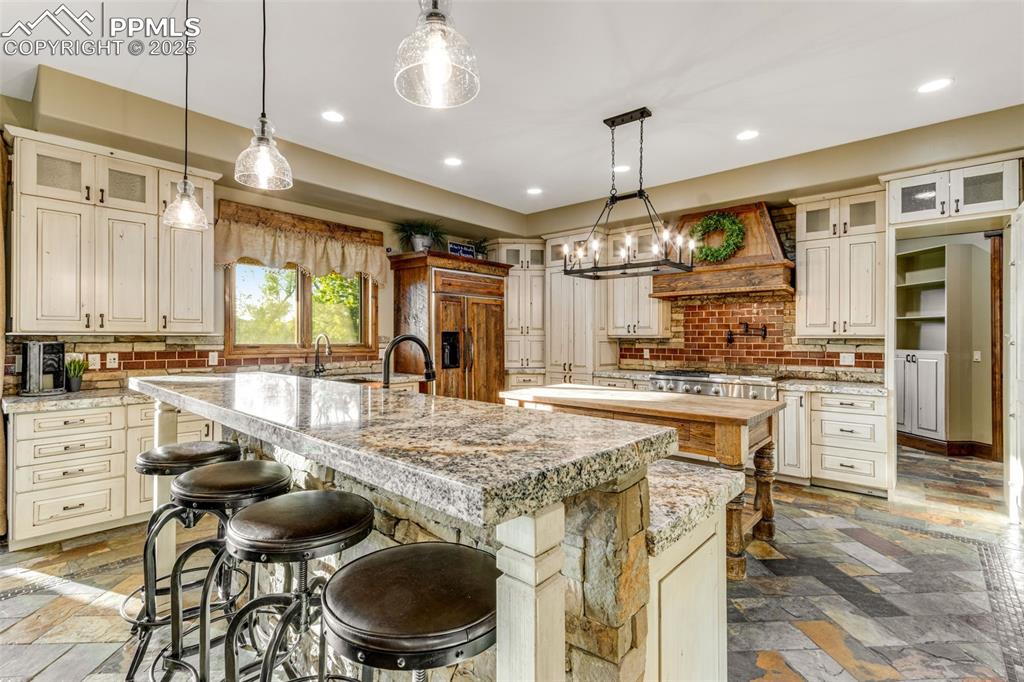 Image 11 of 50: Kitchen
