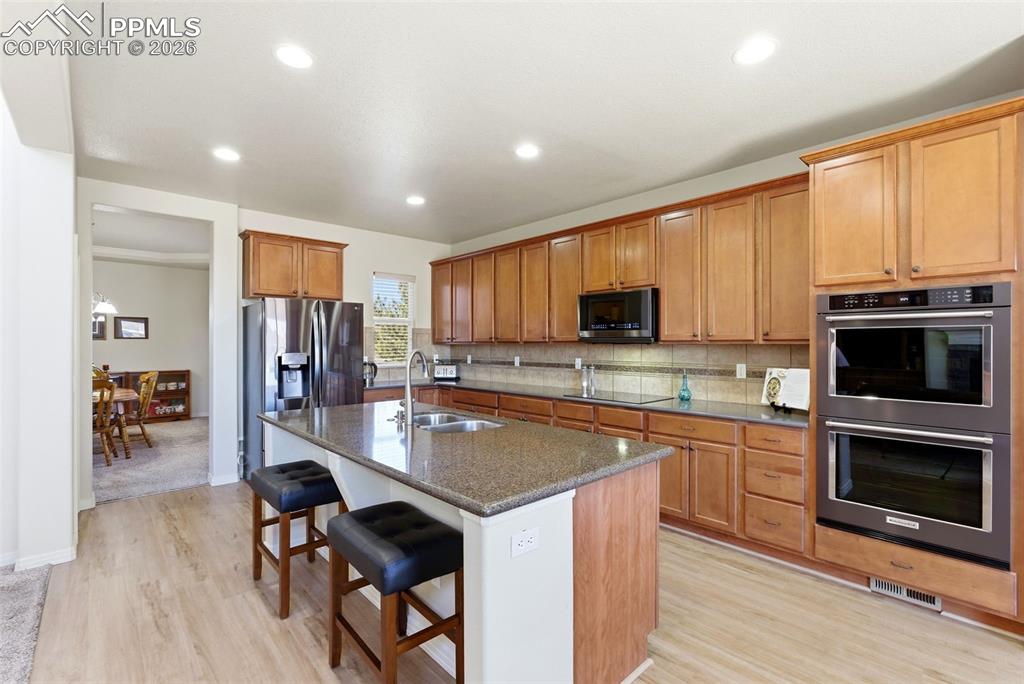 Image 11 of 48: Kitchen