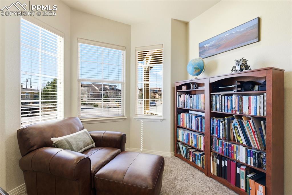 Image 18 of 48: Sitting Room