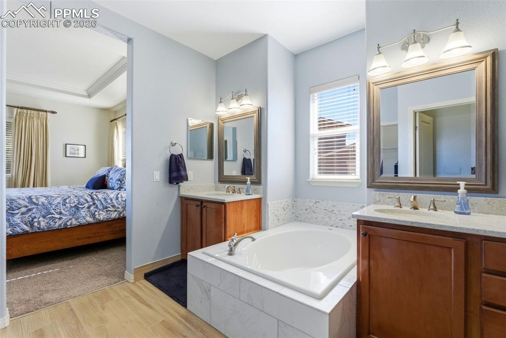 Image 21 of 48: Bathroom