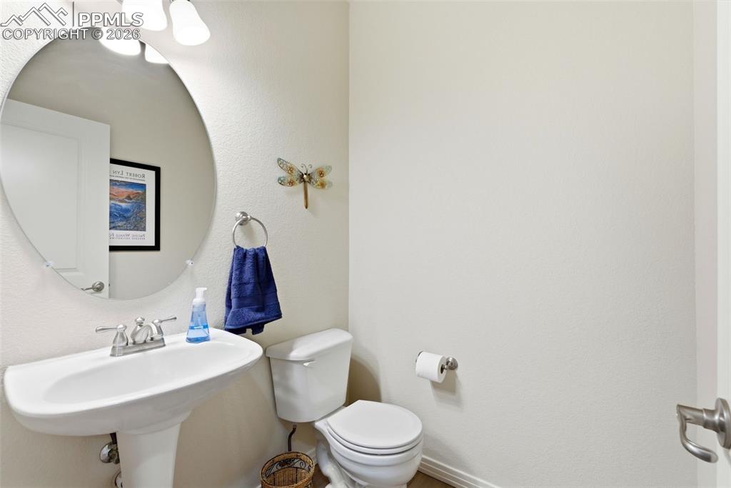 Image 23 of 48: Bathroom