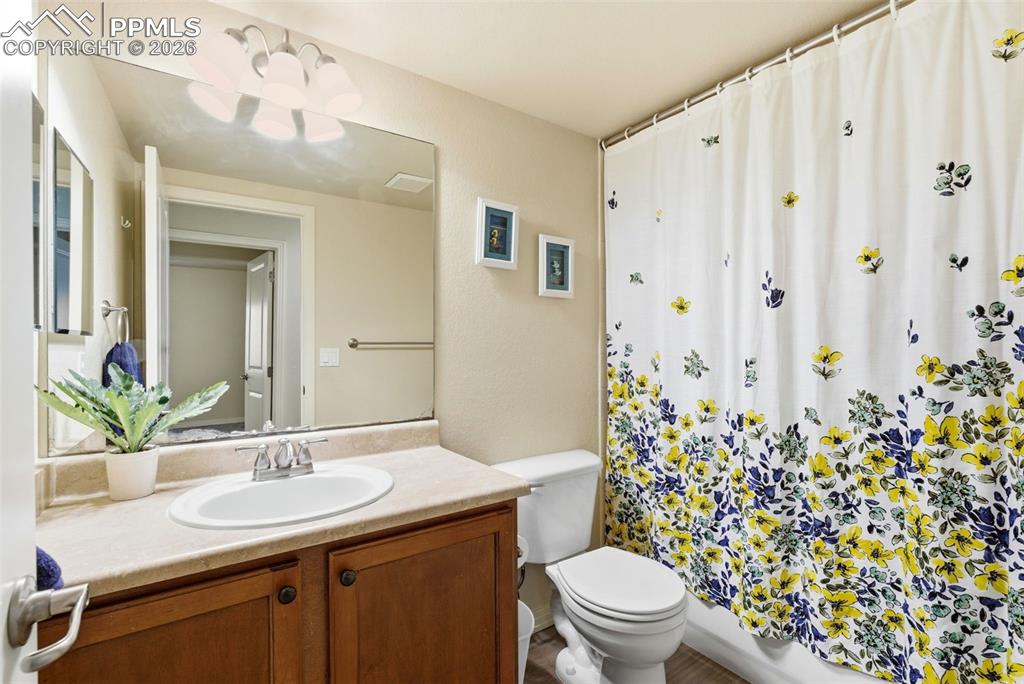 Image 36 of 48: Bathroom