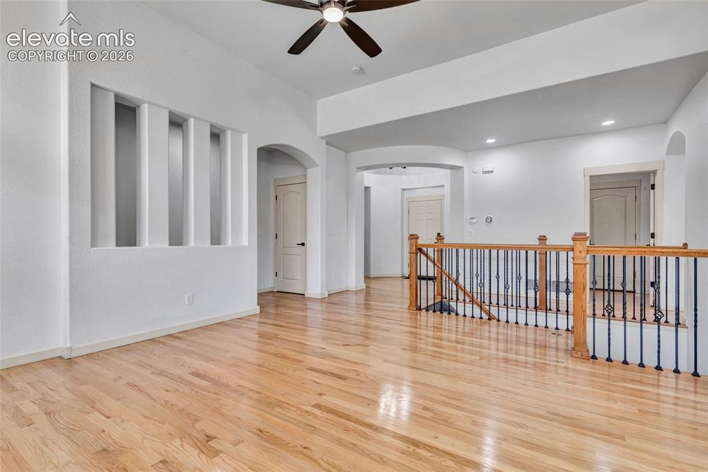 Image 8 of 50: Living Room