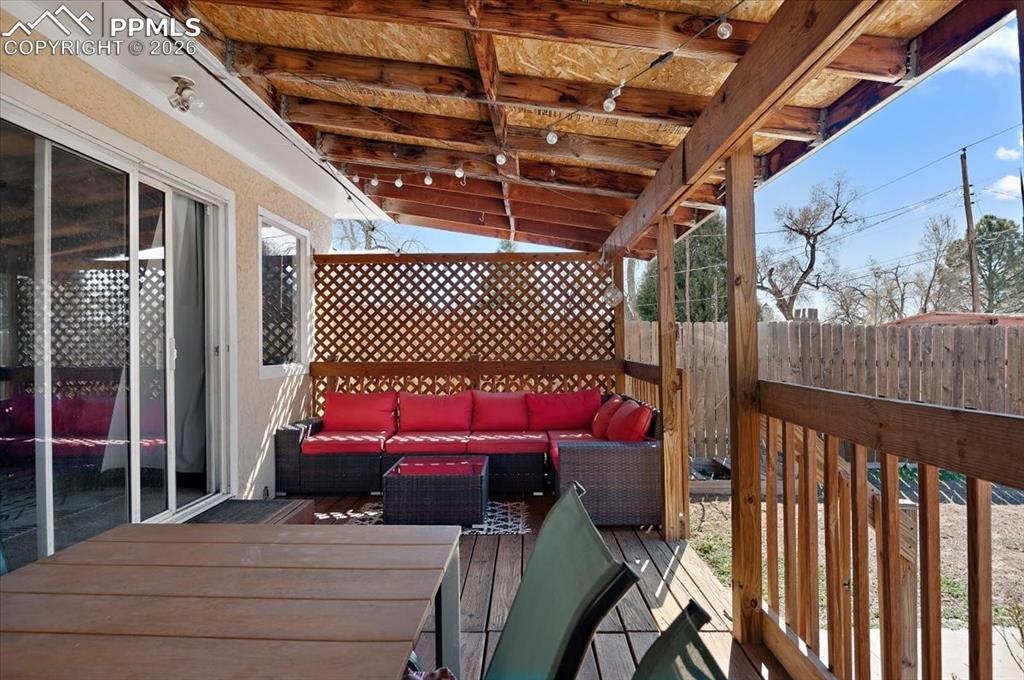 Image 22 of 40: Deck