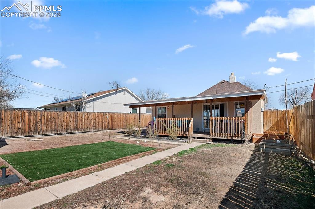 Image 24 of 40: Back of Structure