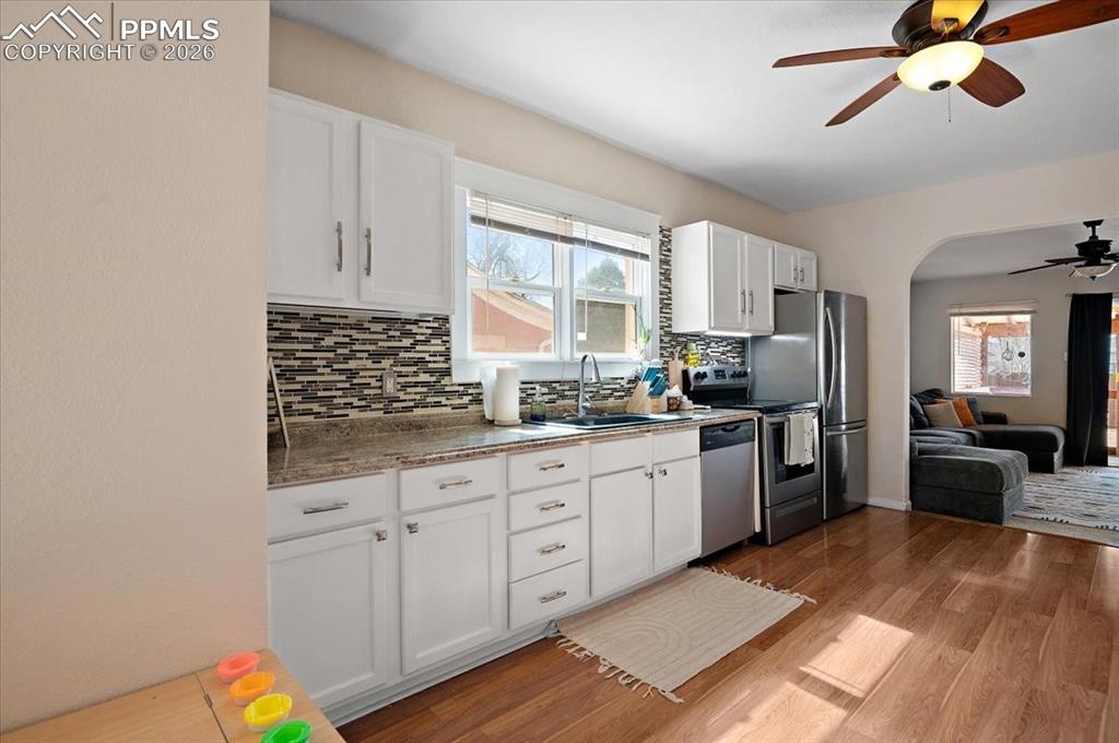 Image 6 of 40: Stainless Appliances