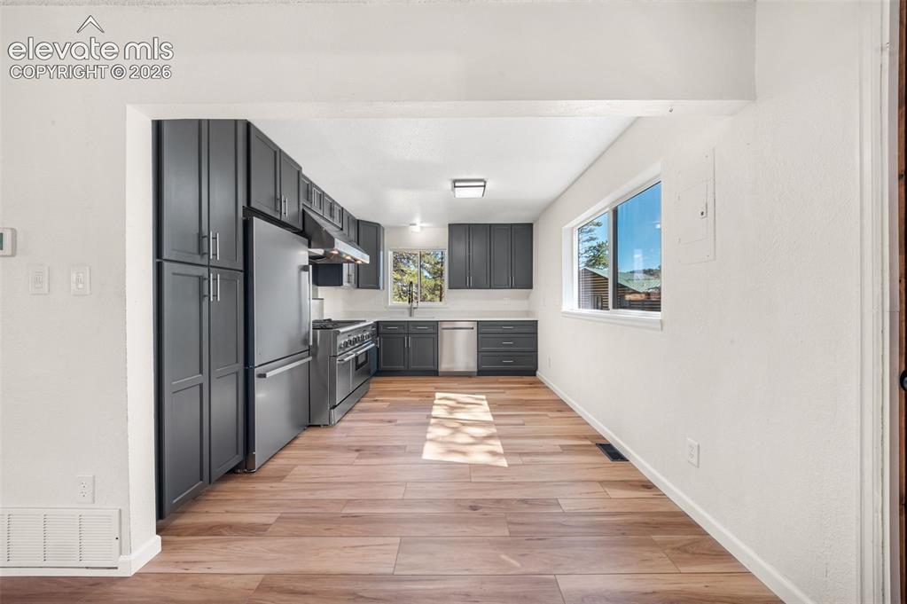 Image 11 of 45: Kitchen