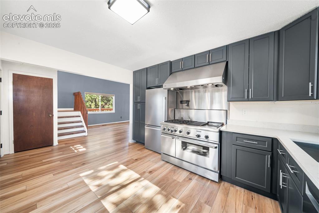 Image 12 of 45: Kitchen