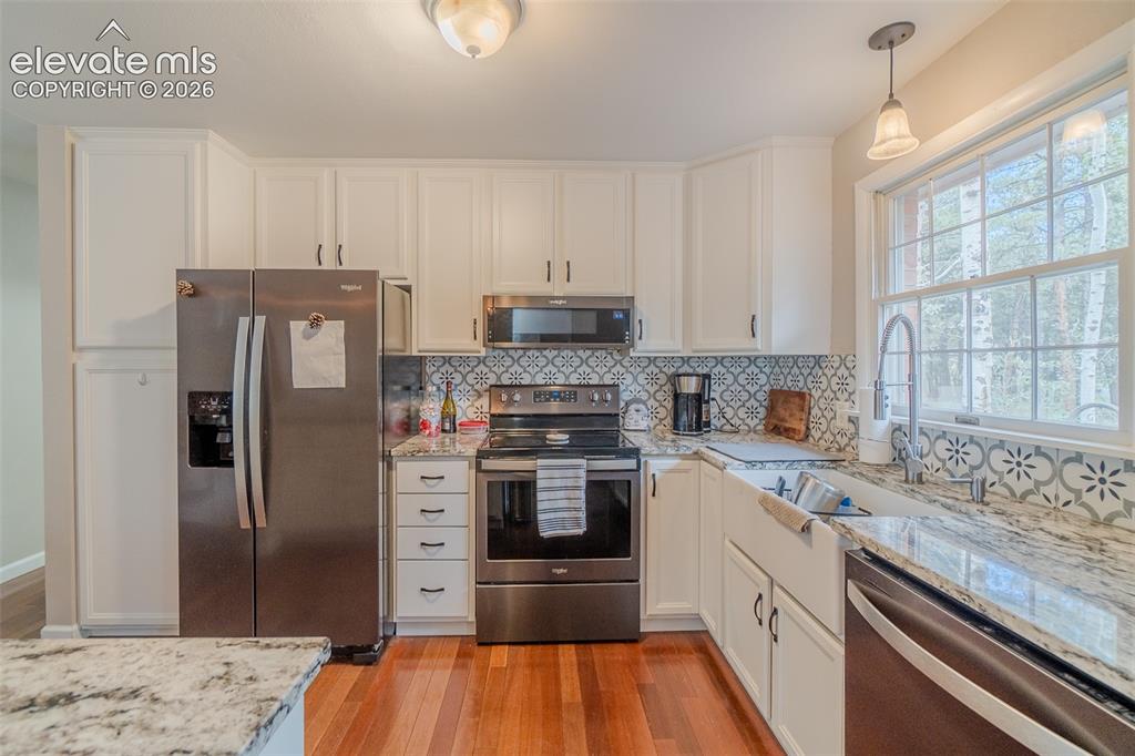 Image 12 of 49: Kitchen