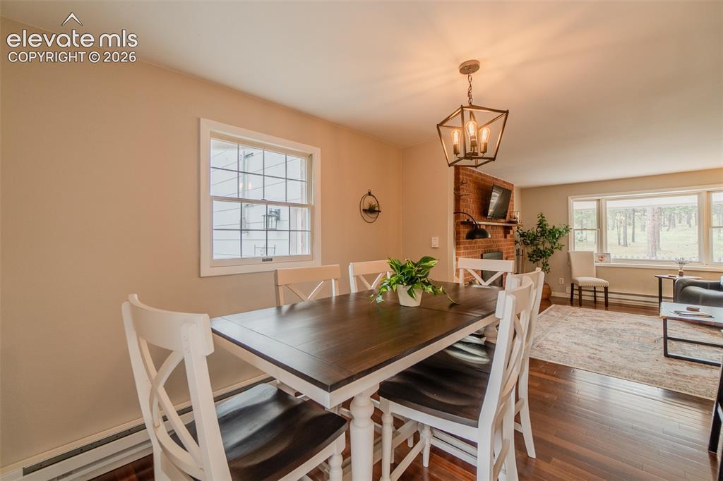 Image 14 of 49: Dining Area