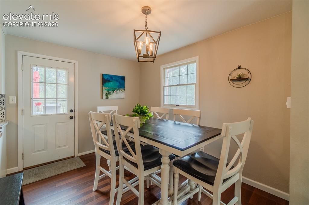 Image 15 of 49: Dining Area
