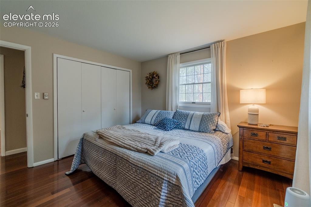 Image 18 of 49: Bedroom
