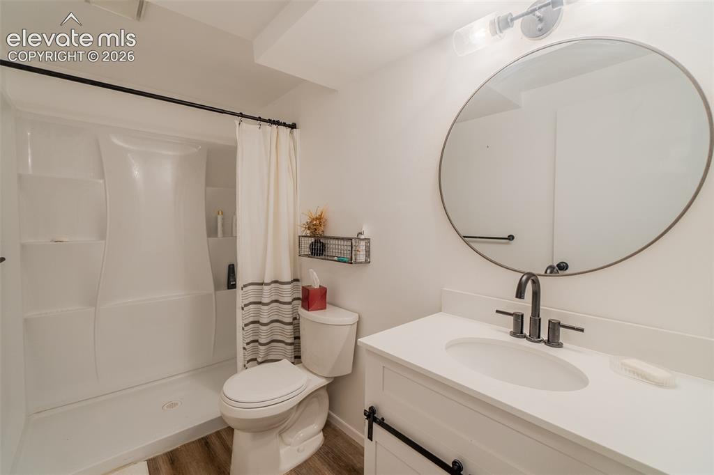 Image 40 of 49: Bathroom