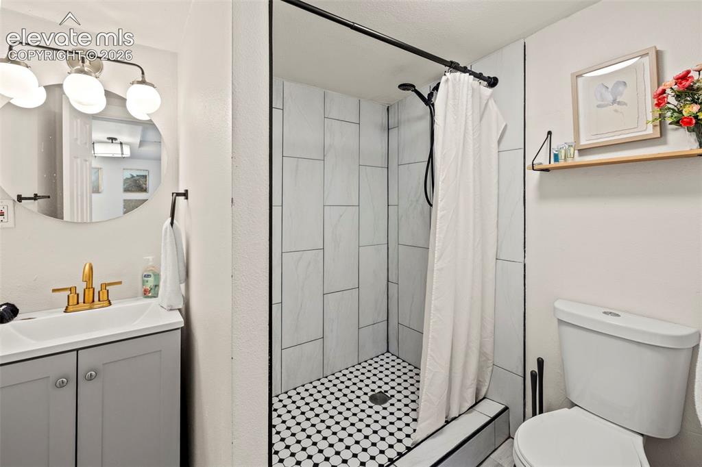 Image 45 of 45: Bathroom