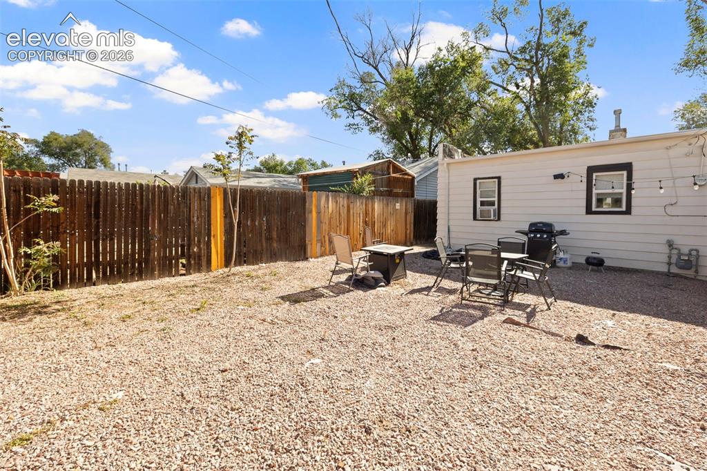 Image 9 of 45: Yard