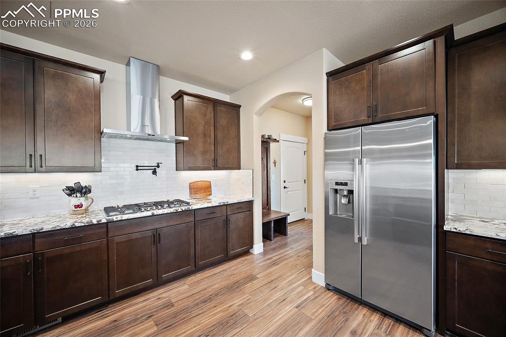 Image 4 of 49: Kitchen