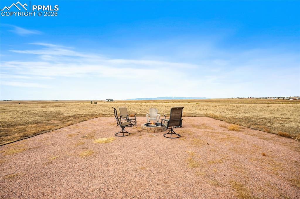 Image 42 of 49: Yard