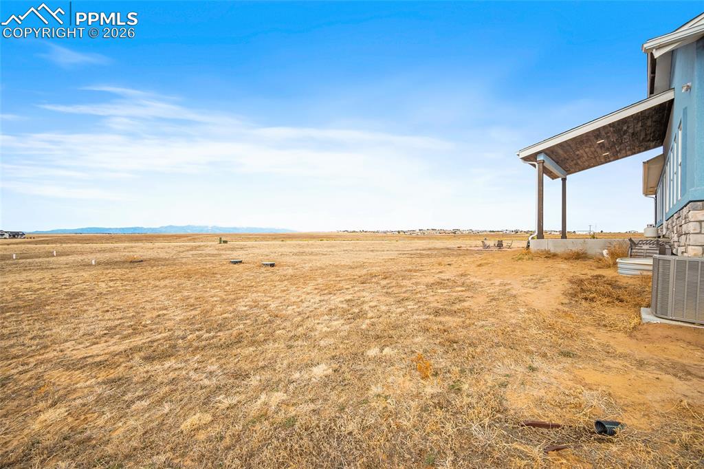 Image 43 of 49: Yard