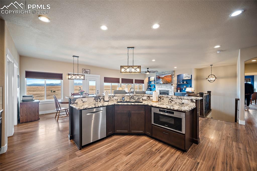 Image 6 of 49: Kitchen