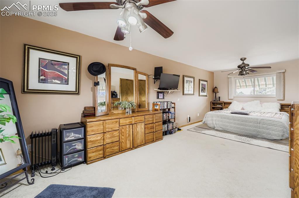 Image 11 of 28: Bedroom