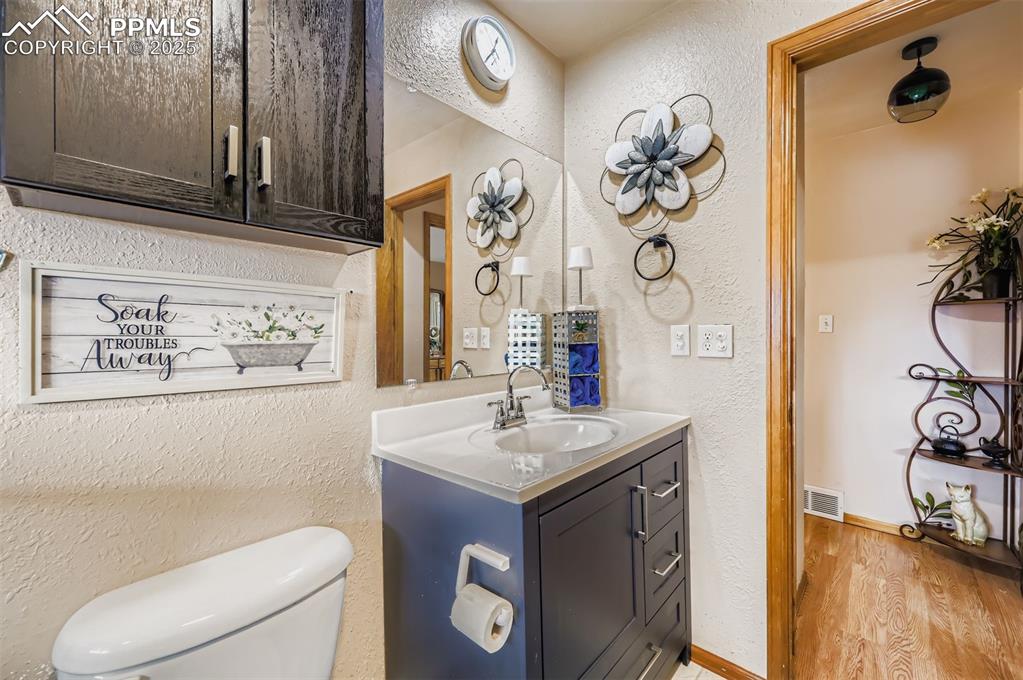 Image 13 of 28: Bathroom