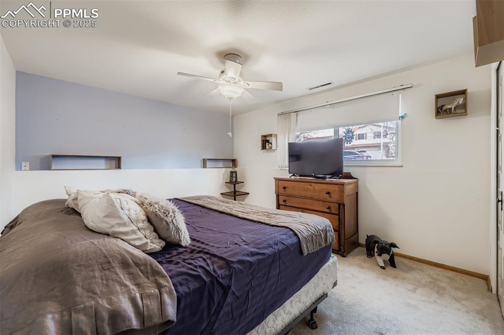 Image 17 of 28: Bedroom