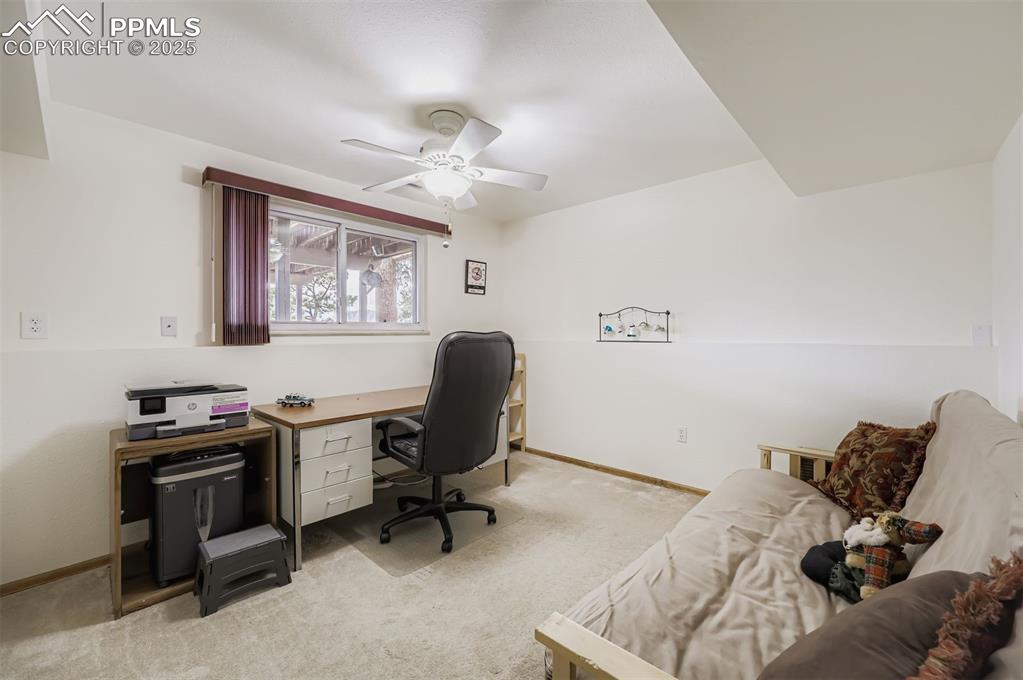 Image 19 of 28: Office