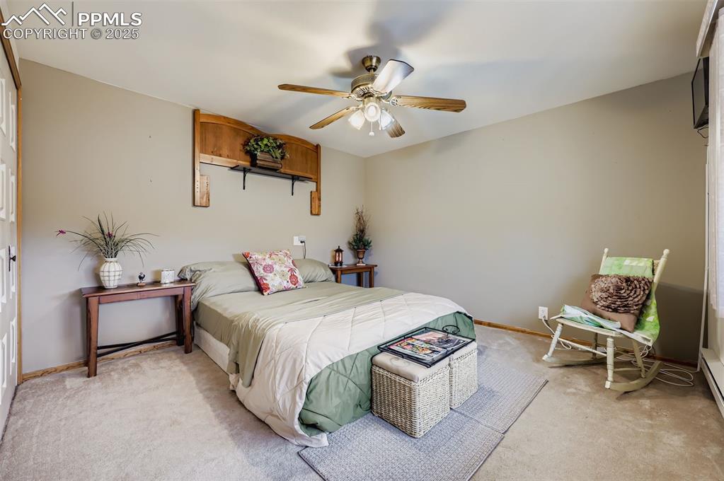 Image 21 of 28: Bedroom