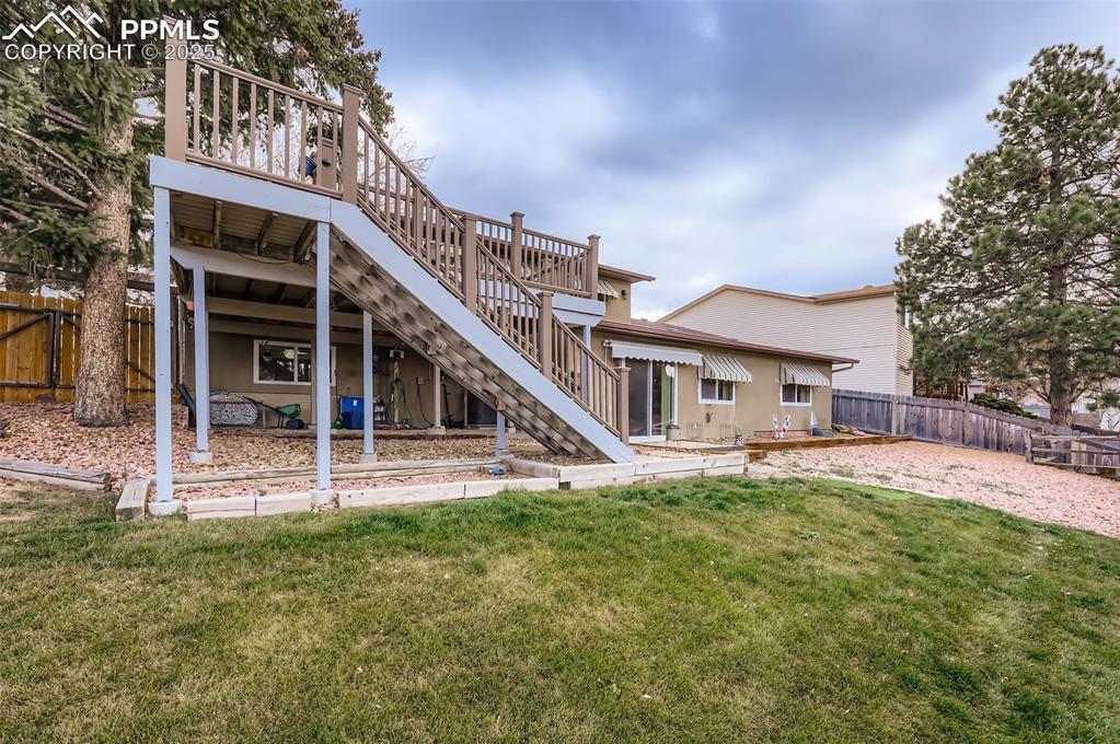 Image 27 of 28: Back of Structure