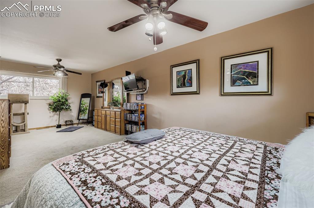 Image 9 of 28: Bedroom