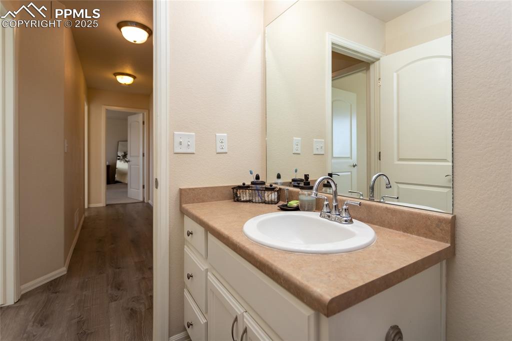 Image 25 of 37: Bathroom