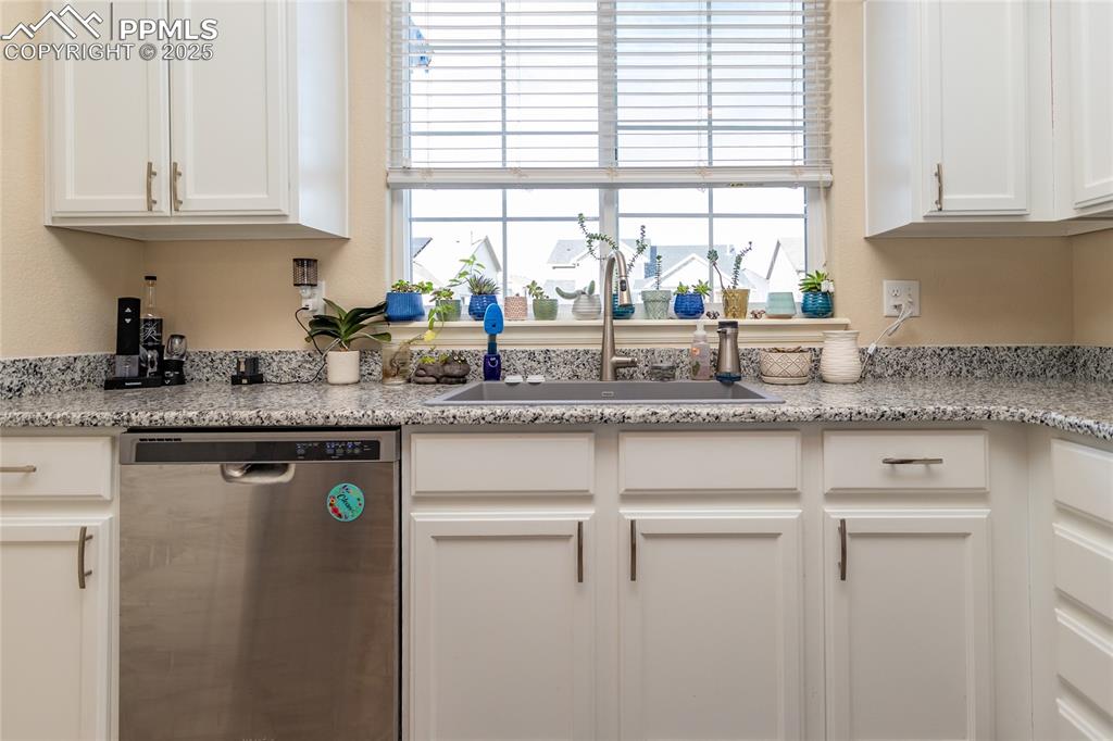 Image 8 of 37: Kitchen