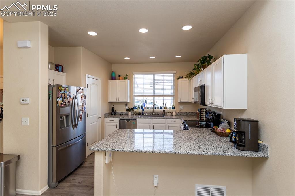 Image 9 of 37: Kitchen