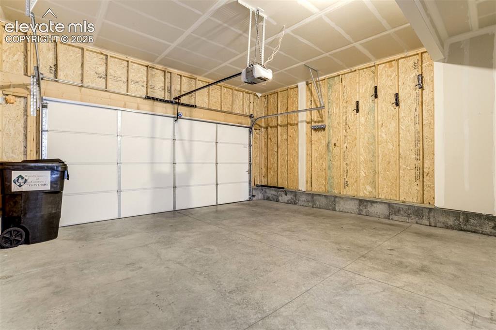 Image 35 of 44: Even the garage is clean.