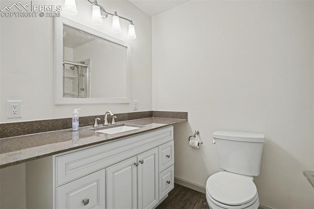 Image 24 of 33: Bathroom