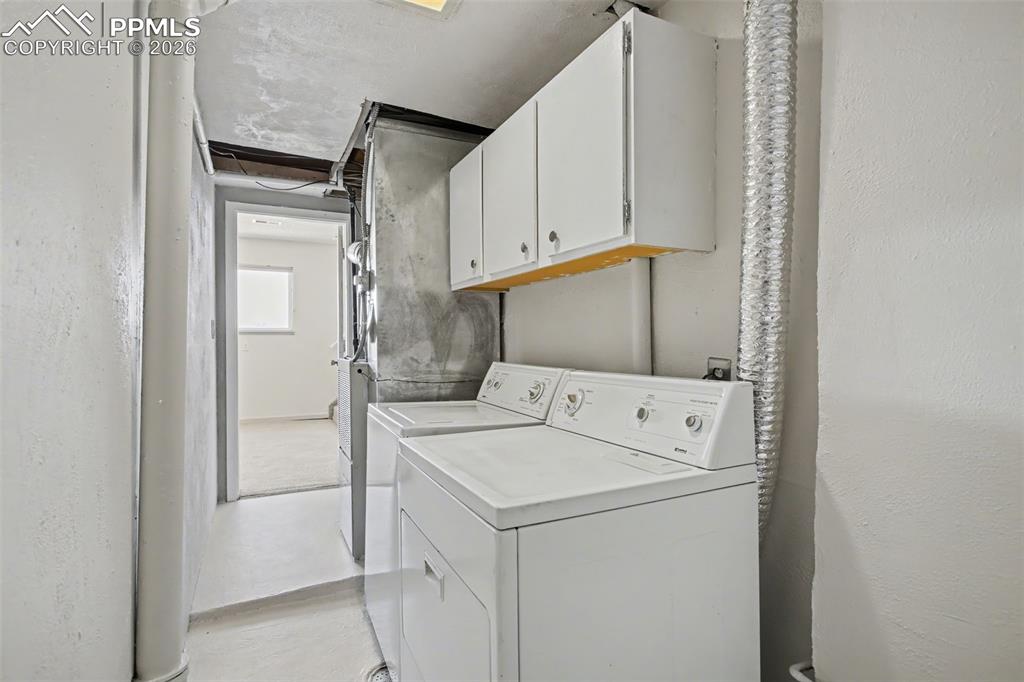 Image 28 of 33: Laundry