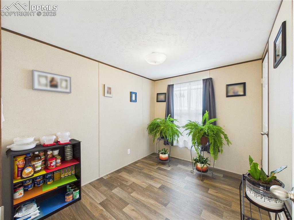 Image 14 of 33: Sitting Room