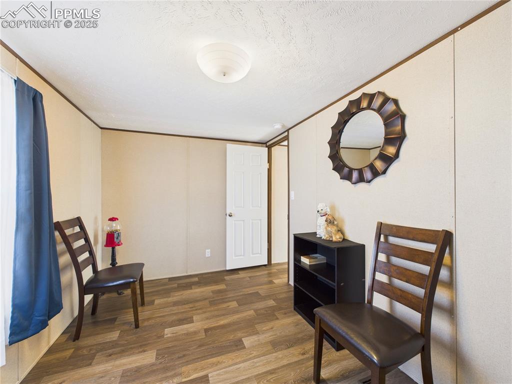 Image 18 of 33: Sitting Room