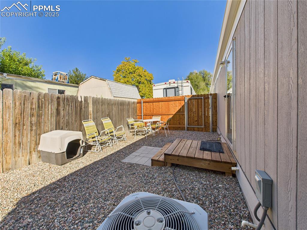 Image 27 of 33: Yard