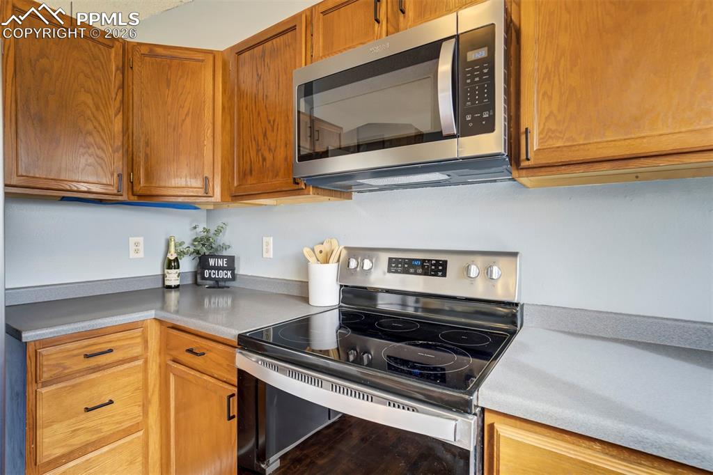 Image 11 of 34: Kitchen