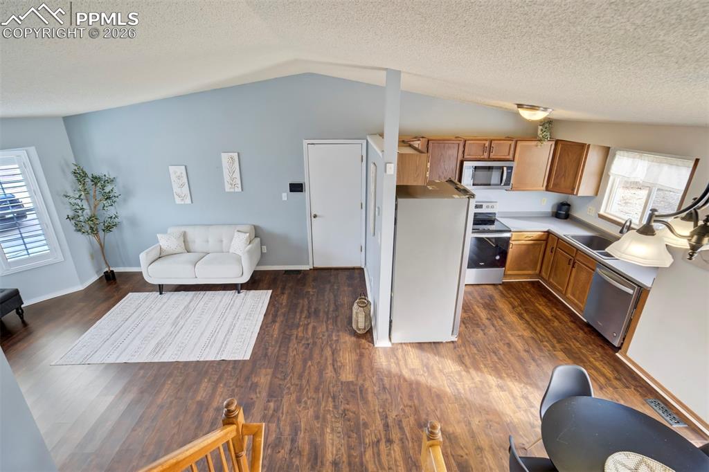 Image 12 of 34: Kitchen