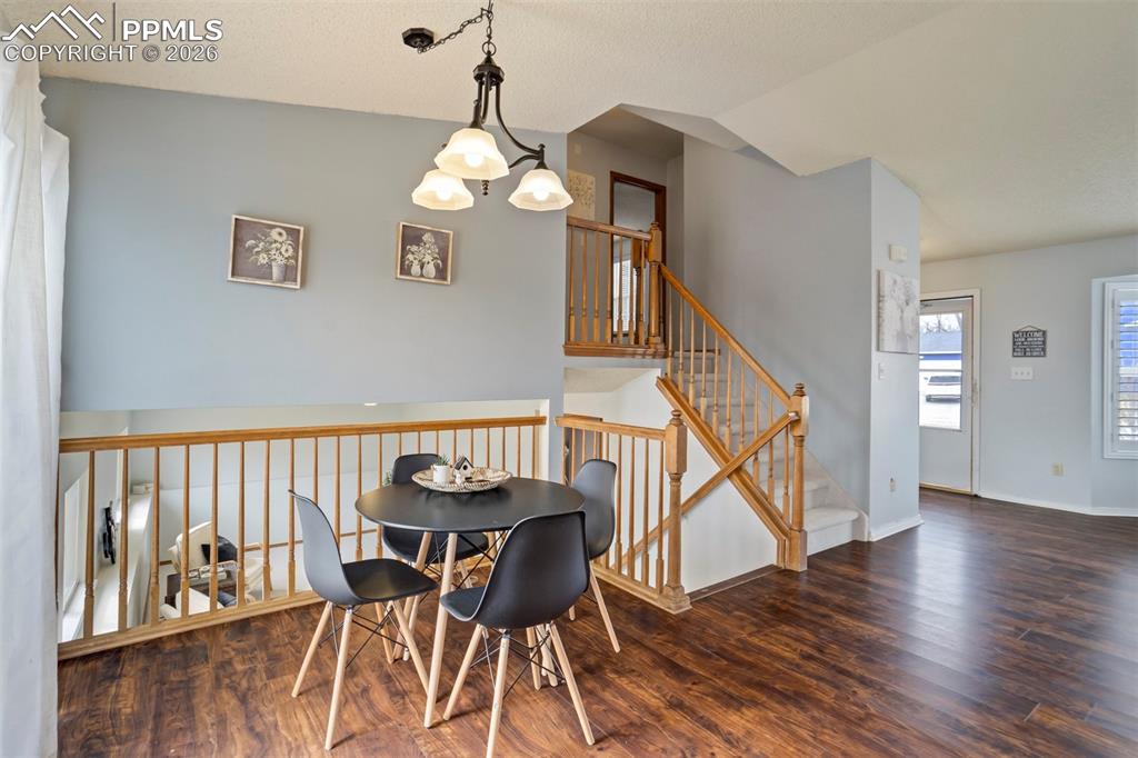 Image 13 of 34: Dining Area