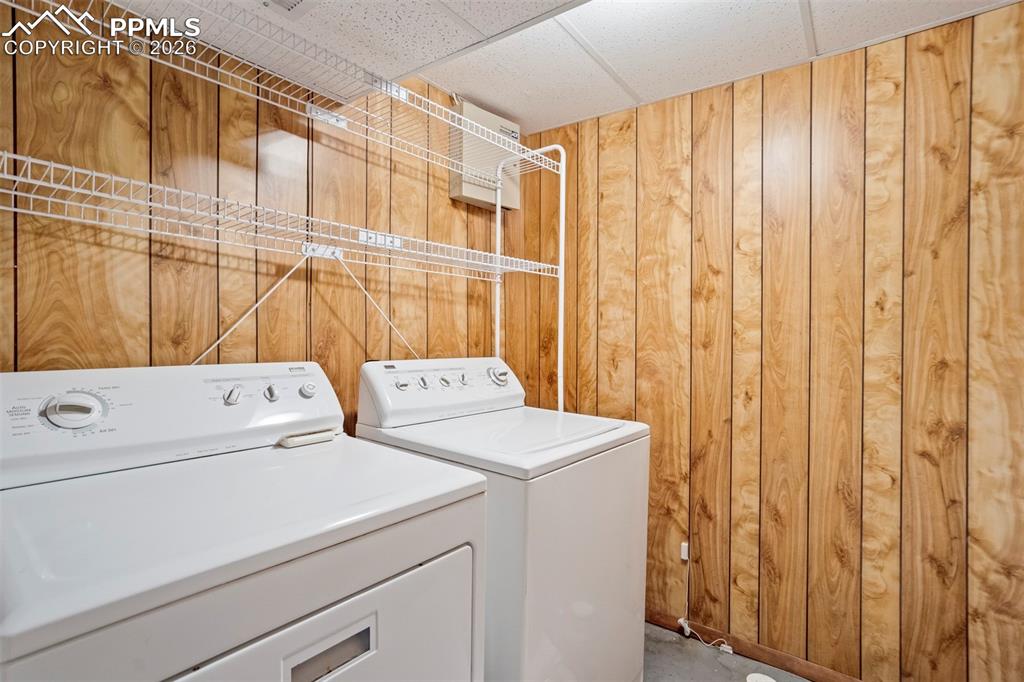 Image 25 of 34: Laundry