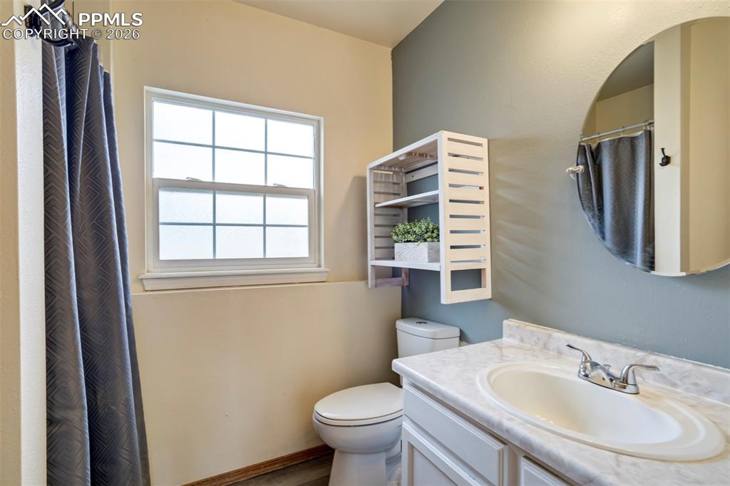 Image 29 of 34: Bathroom